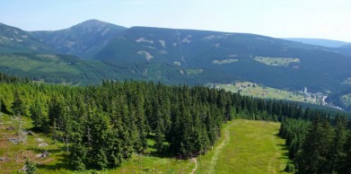 Jsou hezčí Krkonoše, například oblast s Pecí pod Sněžkou....