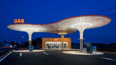 Benzinová pumpa firmy GAS  na Slovensku, vytvořená Atelierem SAD. Kdyby takhle originálně vypadaly všechny bezínky...